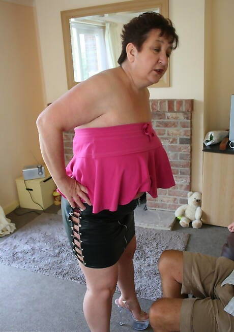 TAC Amateurs pleased to share with you a free gallery with Kinky Carol unveiling beautiful shape